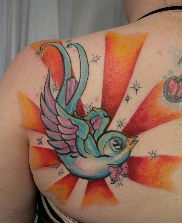 背部有趣的幻想彩色燕子和星星纹身图案