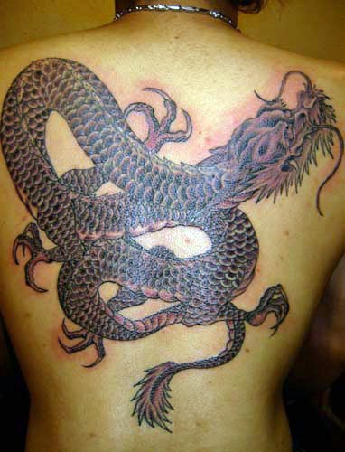 背部中国风紫色的龙纹身图案