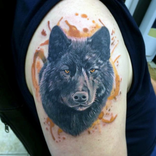 手臂非常逼真的漂亮黑色狗纹身图案