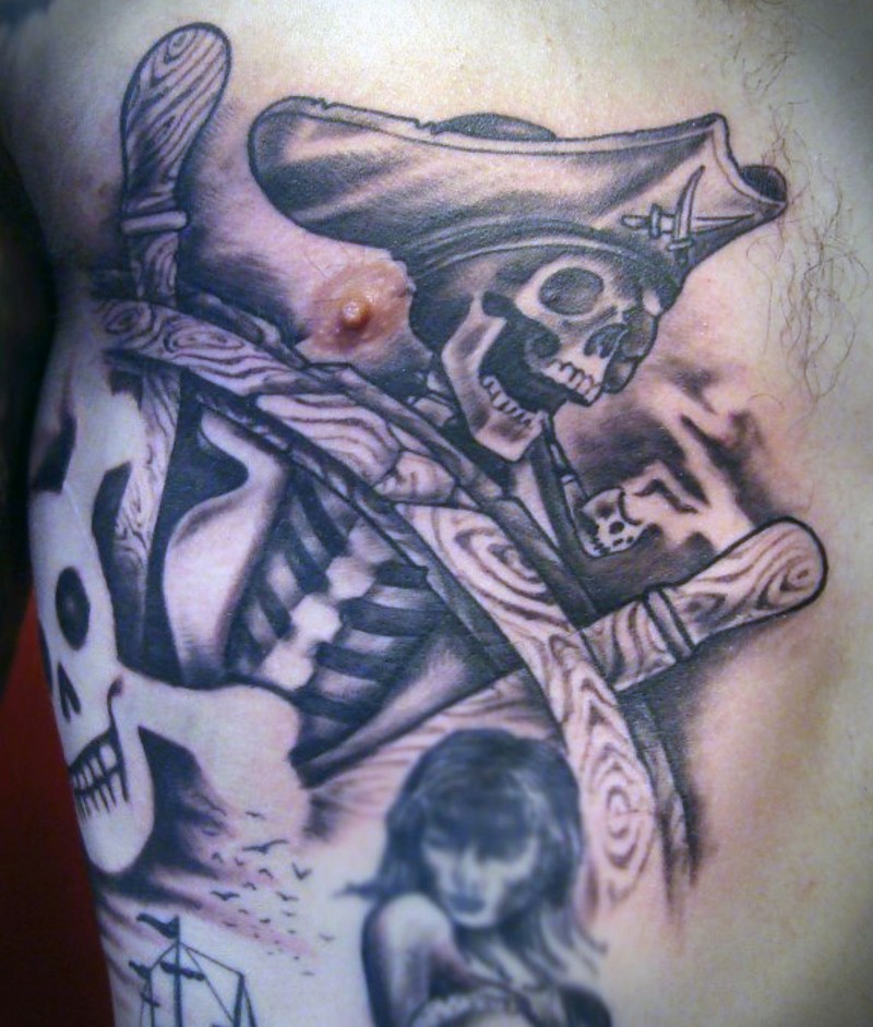胸部卡通画风格骷髅海盗纹身图案