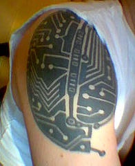 大臂黑色数字技术纹身图案