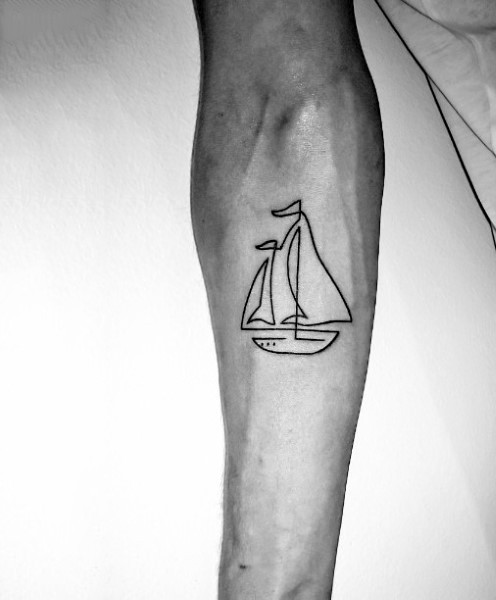 手臂简单的黑色线条小船纹身图案