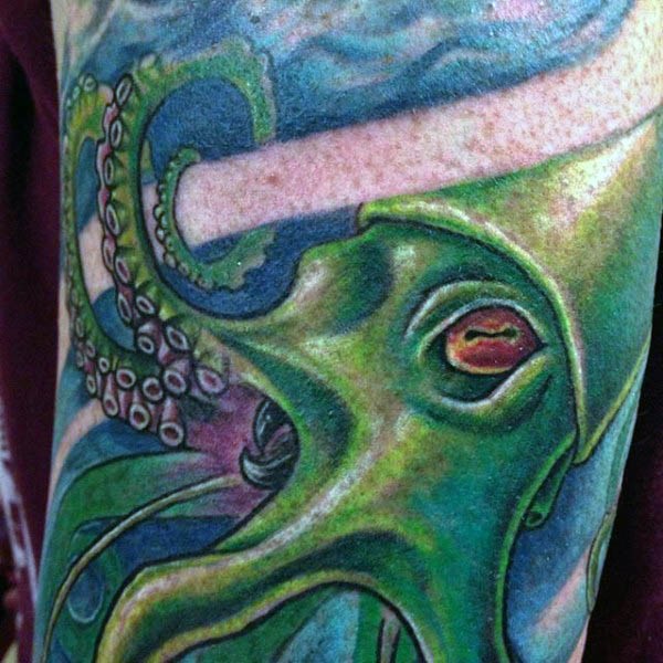 有趣的绿色鱿鱼手臂纹身图案