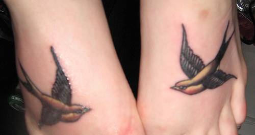 两只麻雀在脚背上纹身图案
