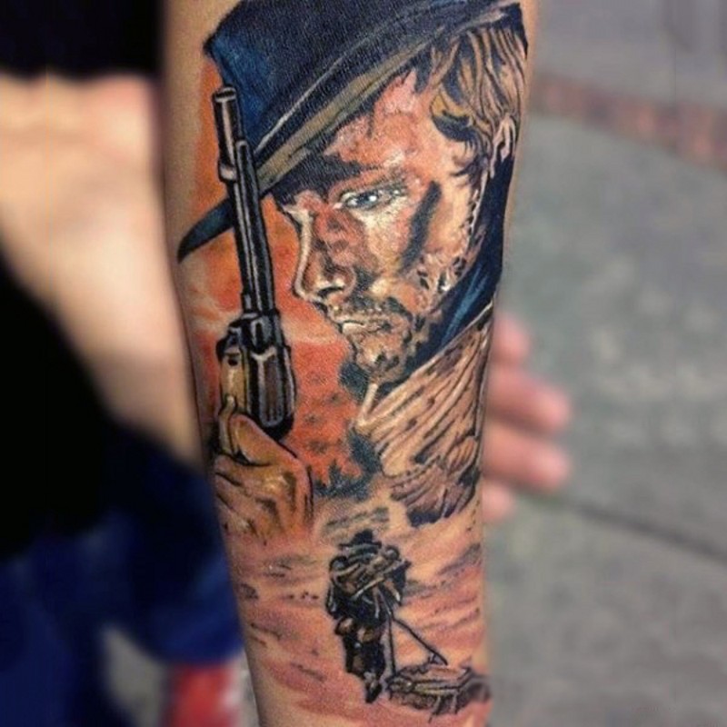 手臂简单的彩绘西部牛仔和手枪纹身图案