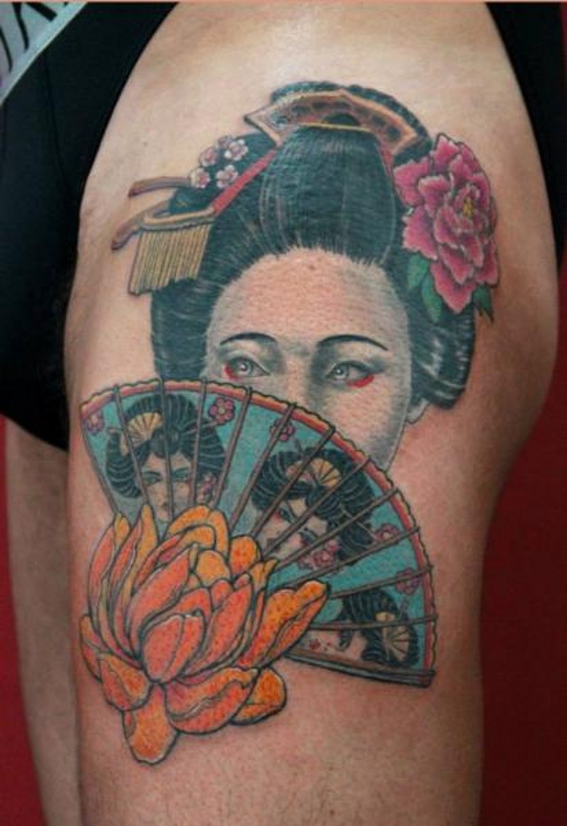 大腿old school彩色艺妓肖像与花朵纹身图案