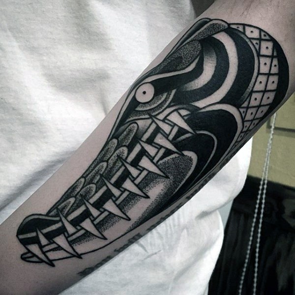 old school黑白色的鳄鱼头部手臂纹身图案
