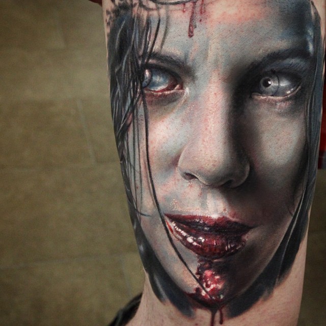 非常逼真的彩绘血腥女吸血鬼手臂纹身图案
