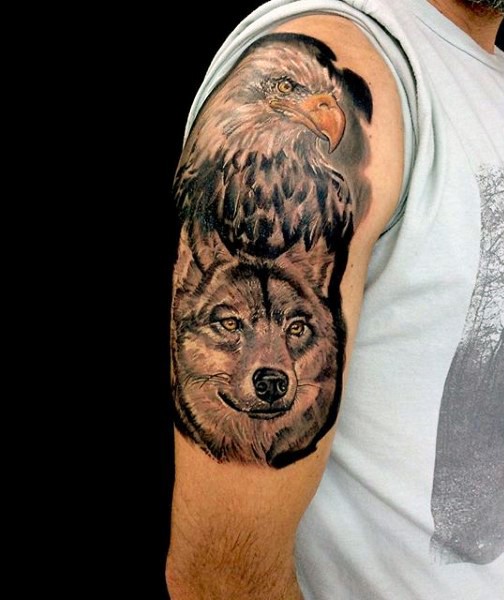 手臂彩绘好看的鹰和狼头纹身图案