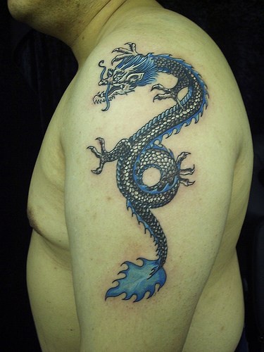 中国蓝火龙手臂纹身图案