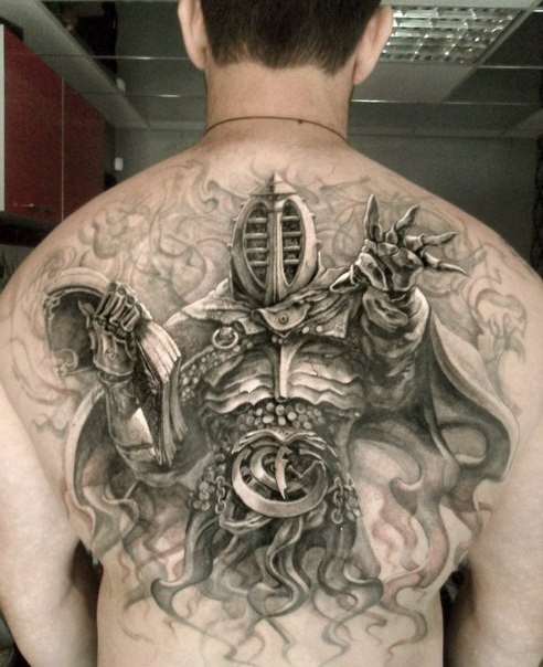 背部幻想神秘战士个性纹身图案