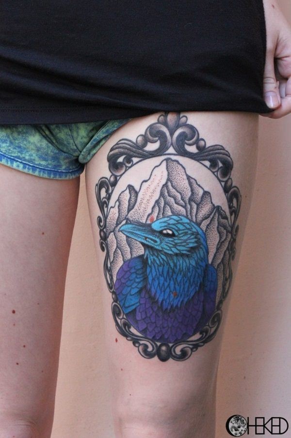 女生大腿有趣的彩色鸟点刺纹身图案