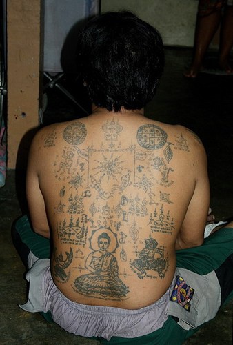 背部藏族佛像符号纹身图案