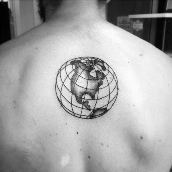 背部雕刻风格黑色点刺地球纹身图案