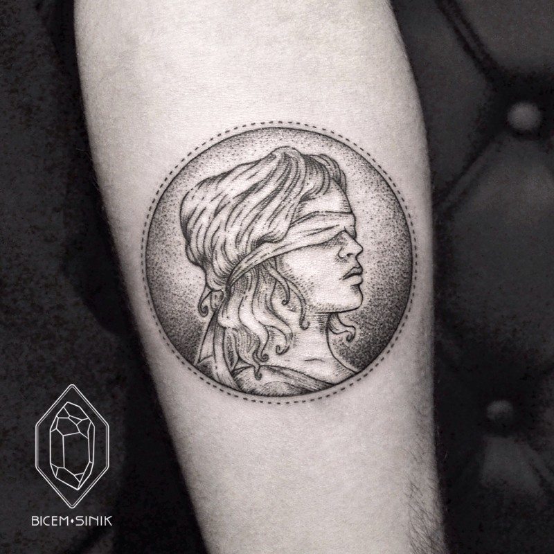 点刺风格黑色硬币闪闪的女人纹身图案