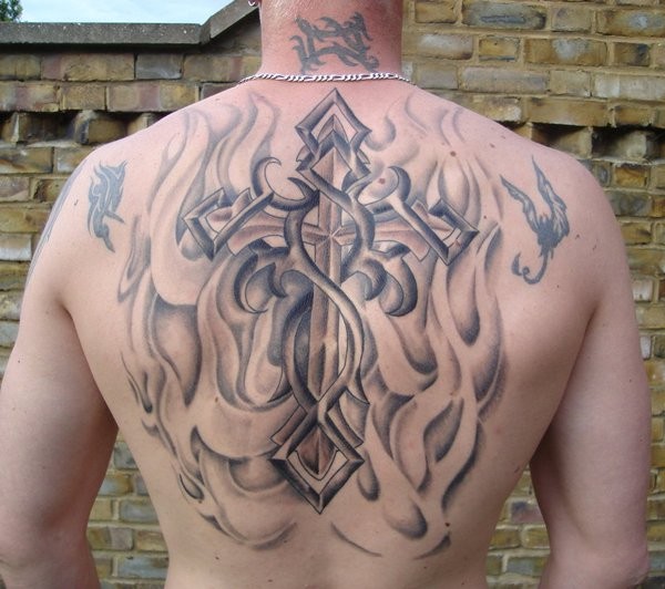 背部部落风格的十字架纹身图案