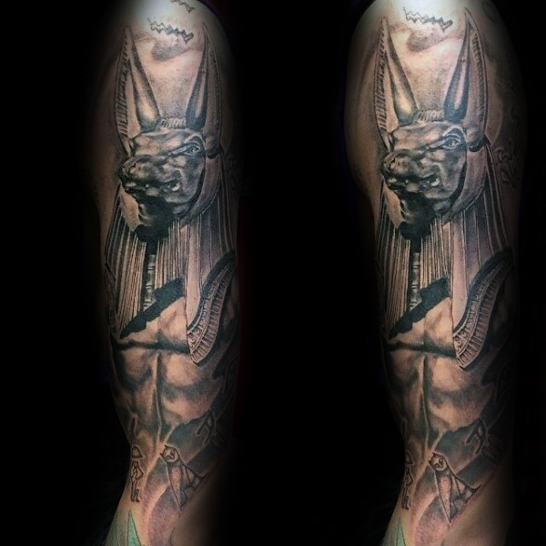 大臂黑灰风格埃及神像纹身图案