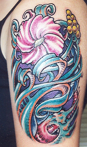 大臂花朵与章鱼彩绘纹身图案