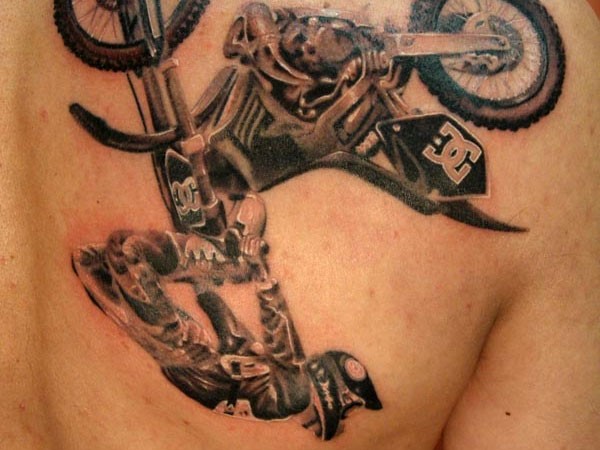 背部自由式越野摩托车纹身图案