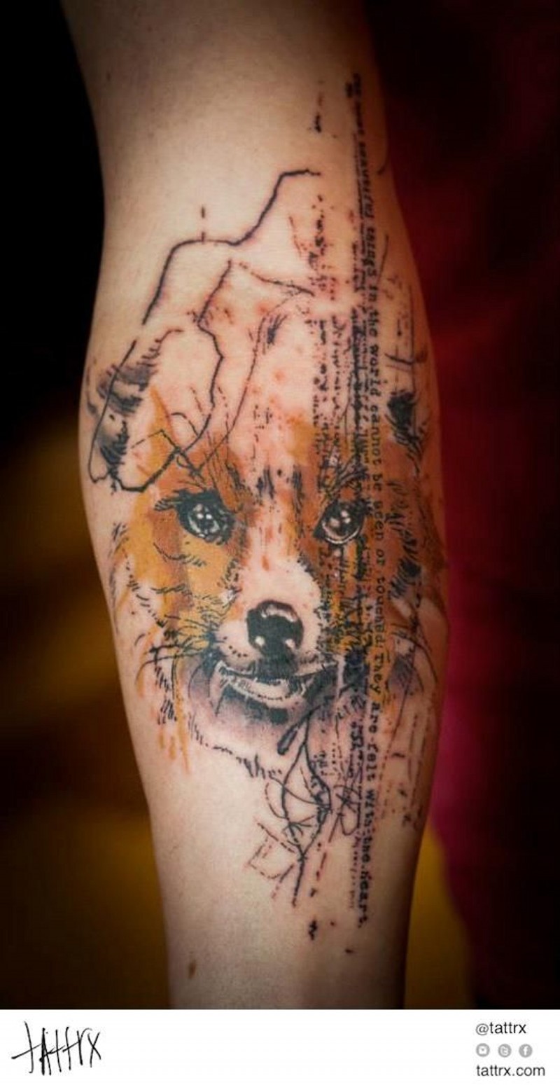 好看的彩色字母和小狐狸手臂纹身图案