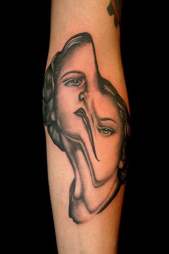 手臂独特的设计扭曲黑白女性肖像纹身图案