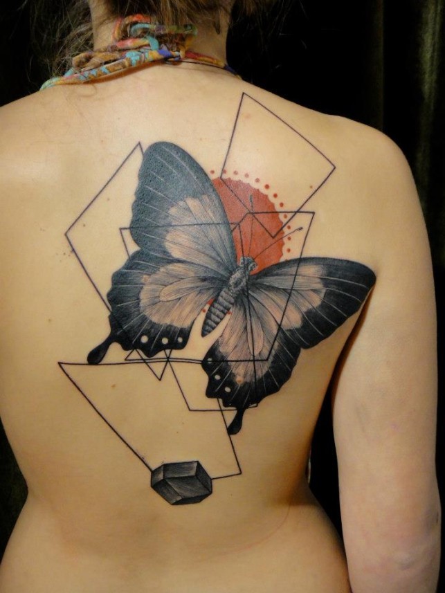 背部现代风格的彩色蝴蝶几何饰品纹身图案