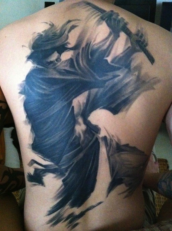 背部黑白个性的武士纹身图案