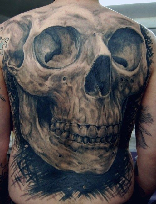 背部人类骷髅黑灰纹身图案