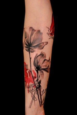 黑暗的罂粟花手臂纹身图案