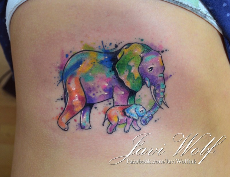 侧肋彩色泼墨的大象母亲和宝宝小象纹身图案