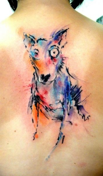 背部水彩有趣的小狗纹身图案