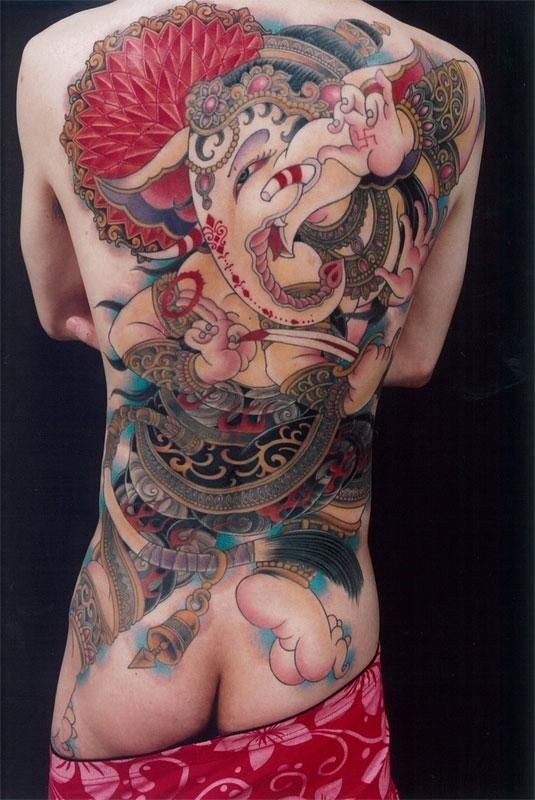 满背美丽的印度甘尼萨象神纹身图案