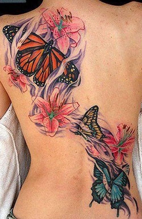 女生背部蝴蝶和花朵彩绘纹身图案