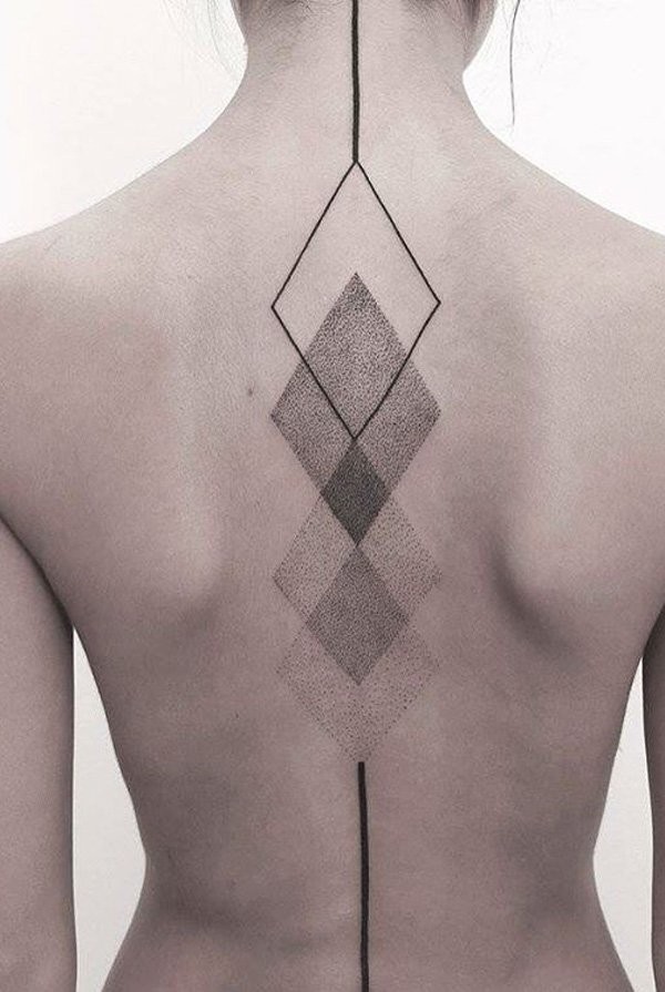 背部华丽神秘的黑色点刺几何图形纹身图案