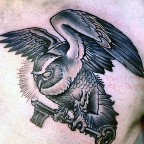 华丽的黑白幻想猫头鹰背部纹身图案
