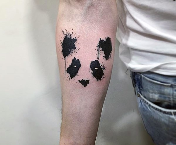 手臂水彩画风格有趣的熊猫纹身图案
