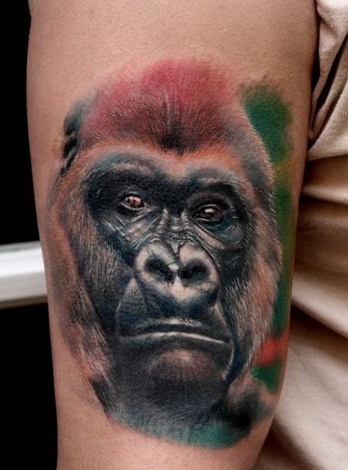 手臂很酷的写实逼真大猩猩头纹身图案