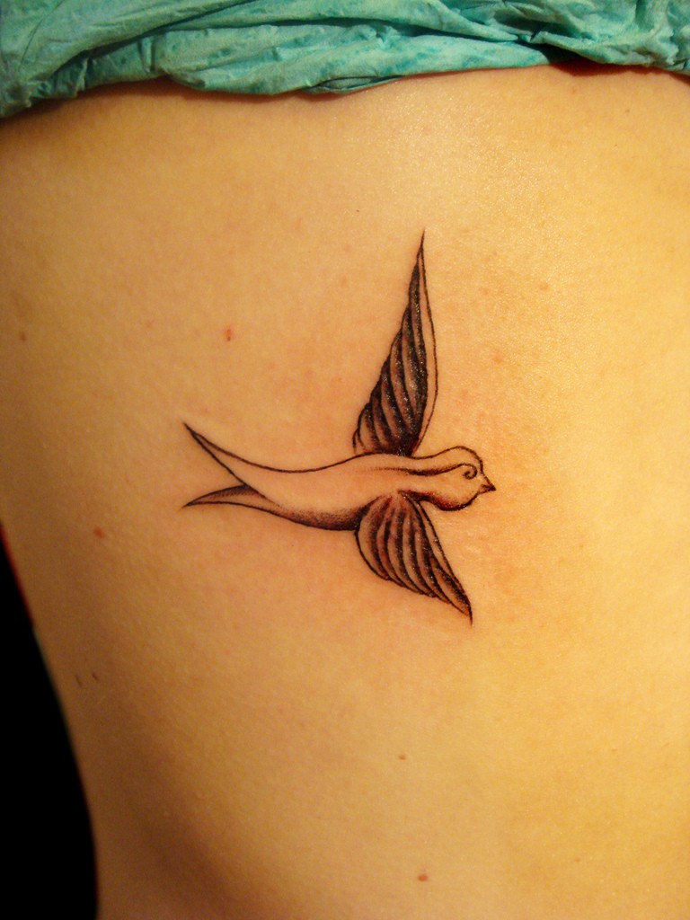可爱小鸟简约纹身图案