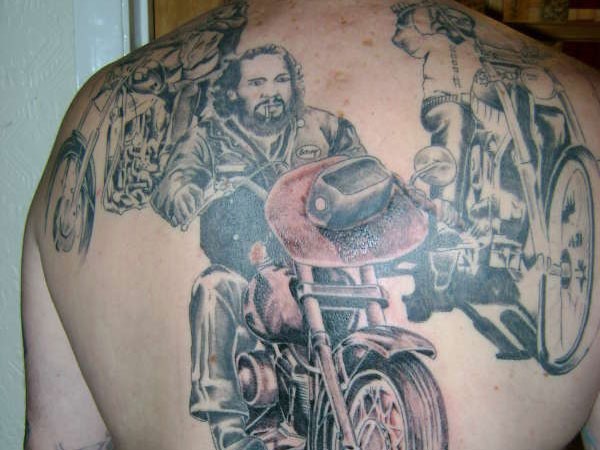 背部个摩托车骑手纹身图案