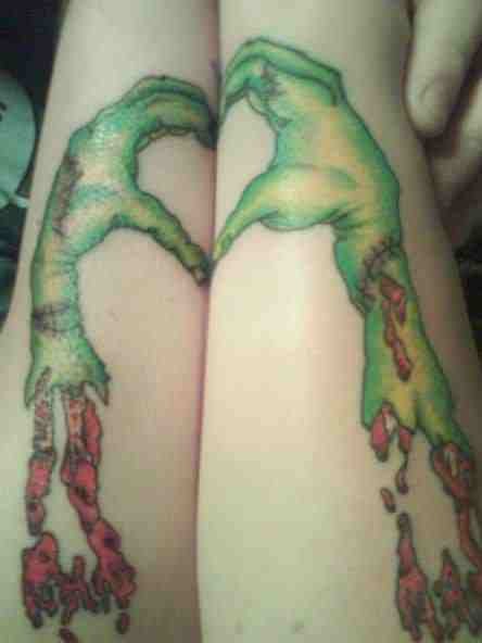 手臂绿色的僵尸手血腥纹身图案