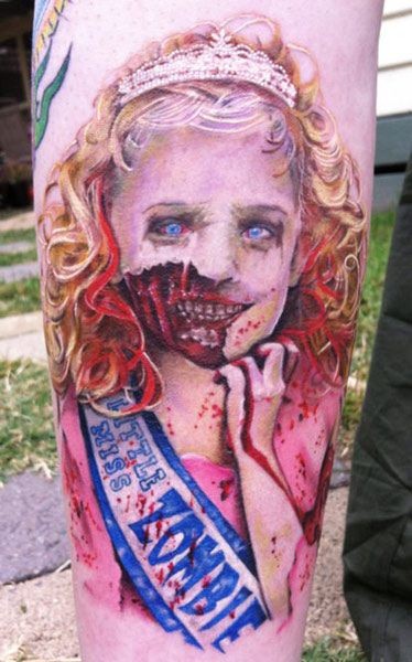 手臂非常写实的可怕怪物女孩彩色纹身图案
