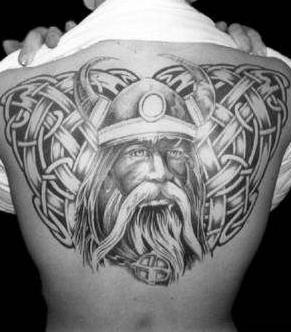 背部凯尔特结与维京战士纹身图案