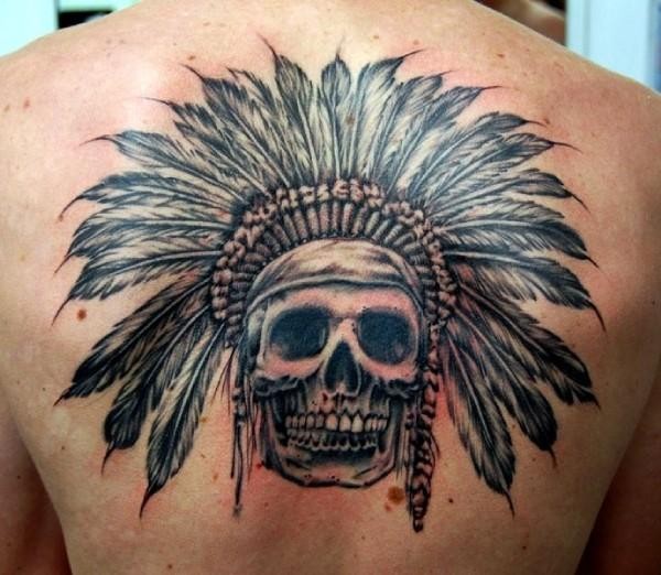 背部印度头饰的骷髅纹身图案