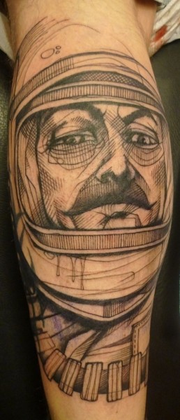 小腿素描风格黑色宇航员头像纹身图案