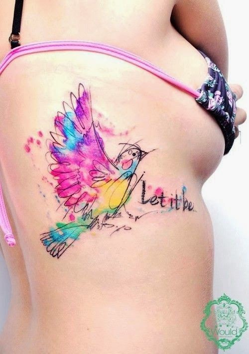 侧肋可爱的水彩小鸟纹身图案