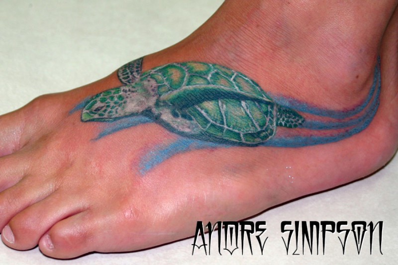 美丽的彩色乌龟脚背纹身图案