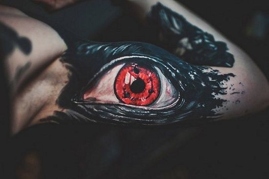 神秘的黑眼睛和红眼球手臂纹身图案
