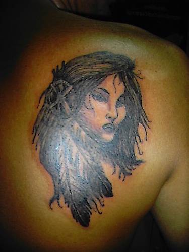 背部美丽的印度女孩纹身图案