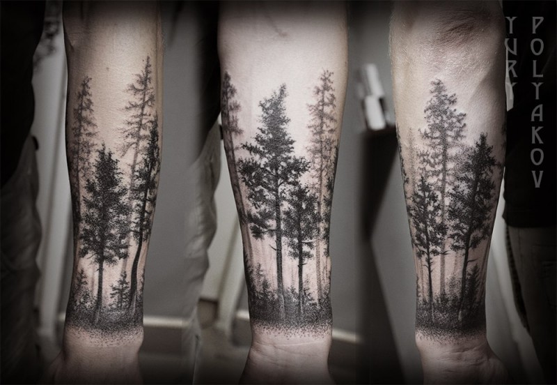 小臂美丽的黑色树林纹身图案