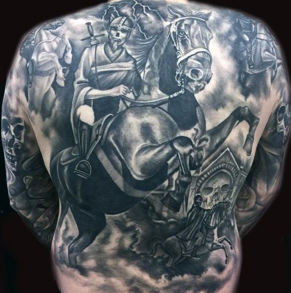背部华丽的幻想骑士马纹身图案